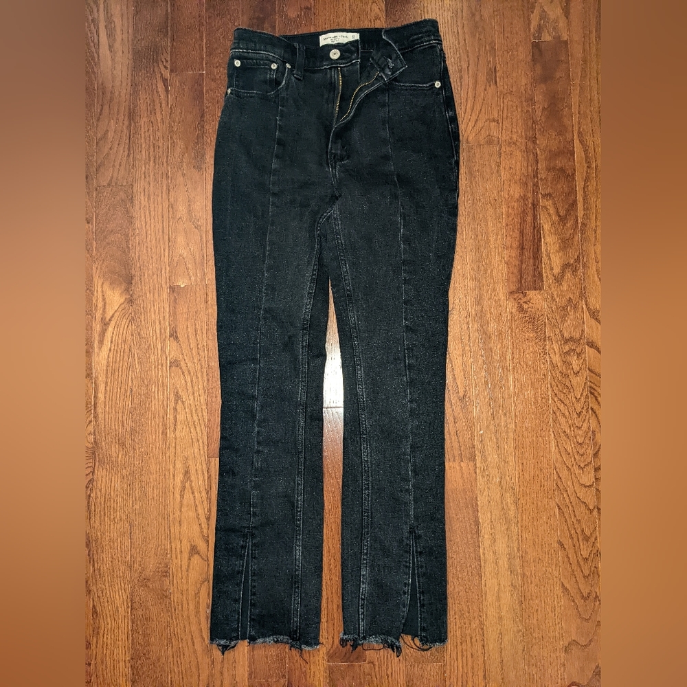 A&F SKINNY HIGH RISE JEANS WITH FRONT SLIT